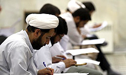 از 114 طلبه ممتاز استان کرمانشاه تجلیل شد